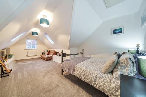 5 Derisley Close, Byfleet, West Byfleet, KT14 7QA