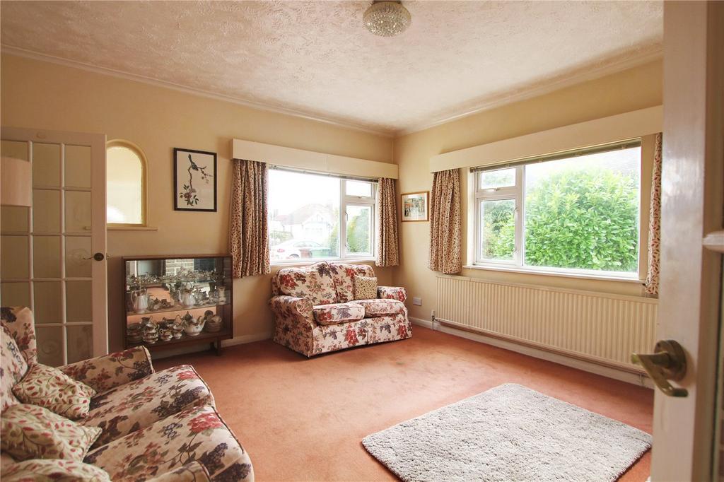 Cissbury Road, Ferring, Worthing, West Sussex, BN12 3 bed bungalow for