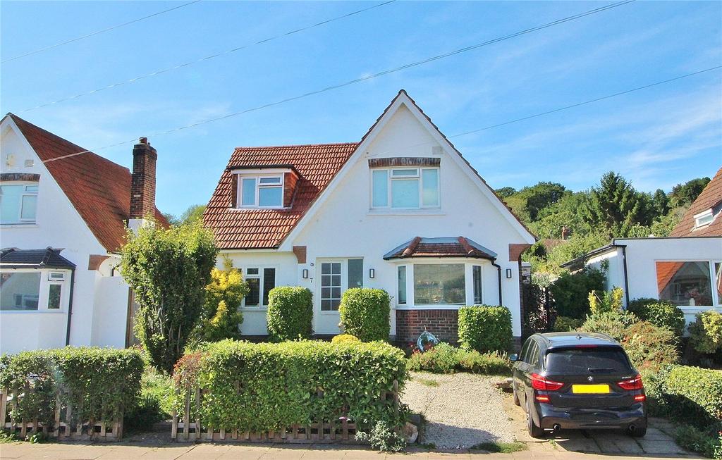 Hillview Road, Findon Valley, West Sussex, BN14 2 bed detached house