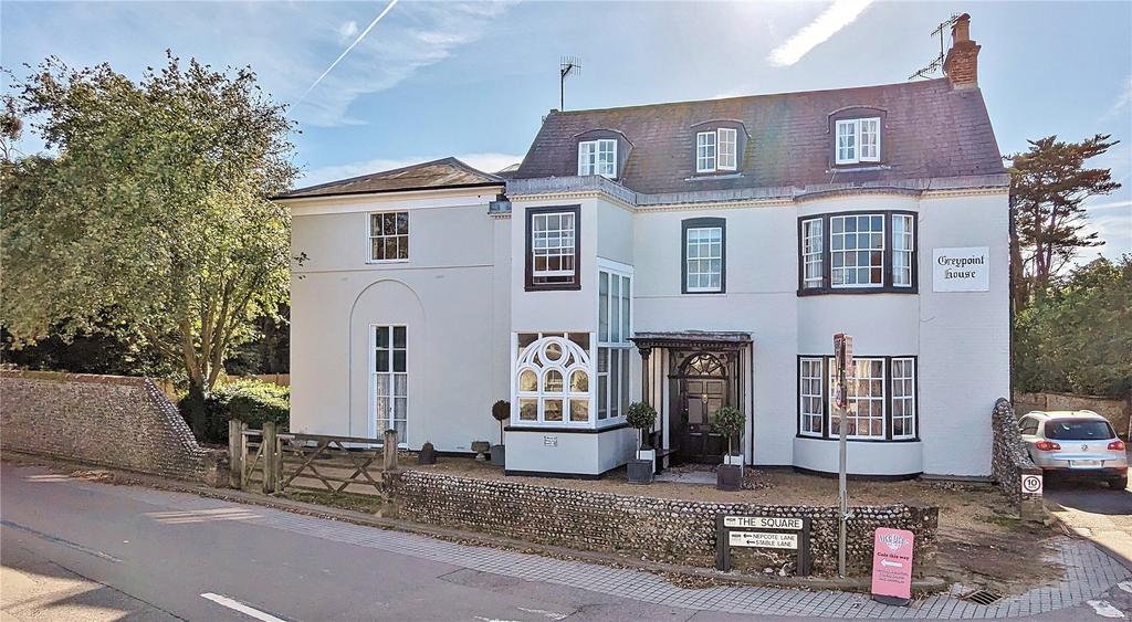 The Square, Findon, Worthing, West Sussex, BN14 3 bed flat for sale £