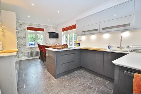 7 Broadview Gardens, Worthing, BN13 3DZ