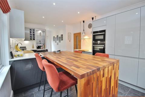 7 Broadview Gardens, Worthing, BN13 3DZ
