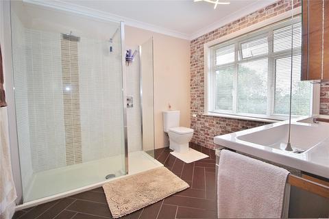 7 Broadview Gardens, Worthing, BN13 3DZ