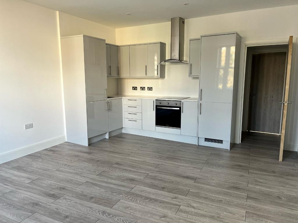Bushey, Hertfordshire WD23 1 bed apartment to rent £1,375 pcm (£317 pw)
