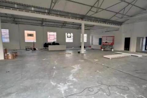 Warehouse to rent, Trafford Road, Reading RG1 8JP