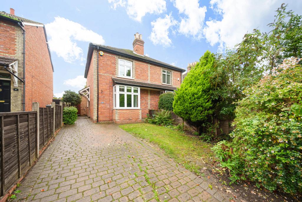 Spinney Hill, Addlestone, KT15 3 bed semidetached house for sale £