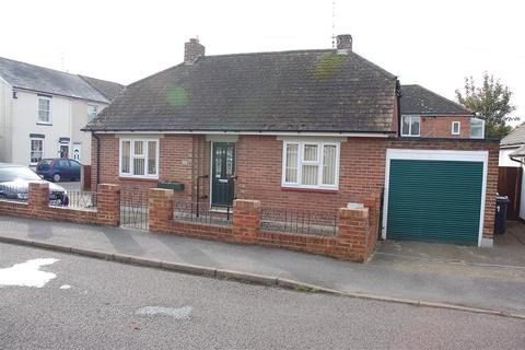 2 bedroom bungalow for sale - Alma Drive, Chelmsford