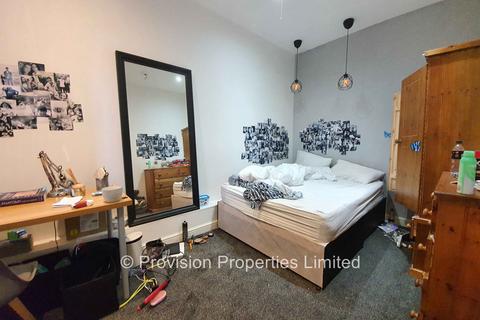 6 bedroom terraced house to rent, Royal Park Avenue, Hyde Park LS6