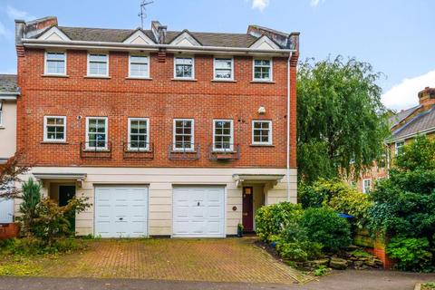 5 bedroom end of terrace house for sale - Camberley,  Surrey,  GU15