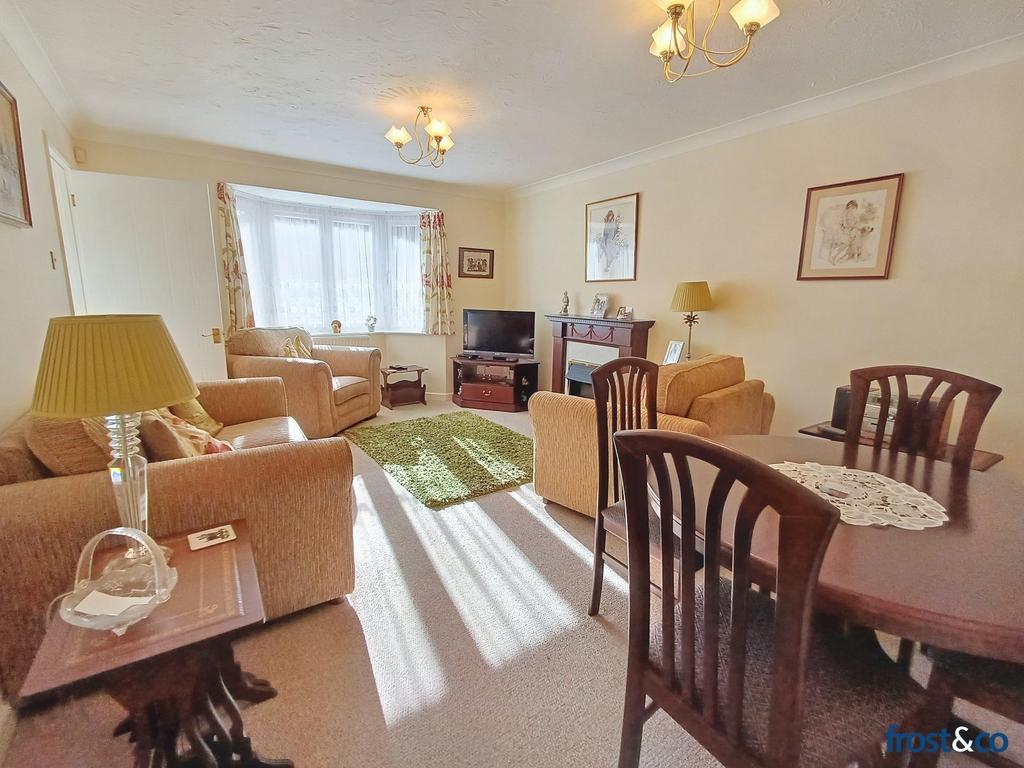 Doulton Gardens, Whitecliff, Poole, Dorset, BH14 2 bed bungalow for