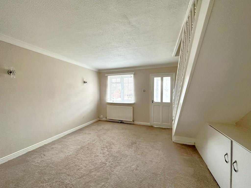 Macklands Way, Rainham, 2 bed terraced house £1,250 pcm (£288 pw)
