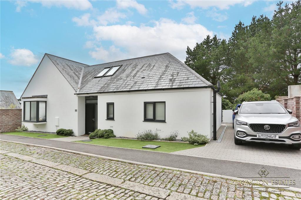 Plymouth, Devon PL3 3 bed detached house for sale £450,000