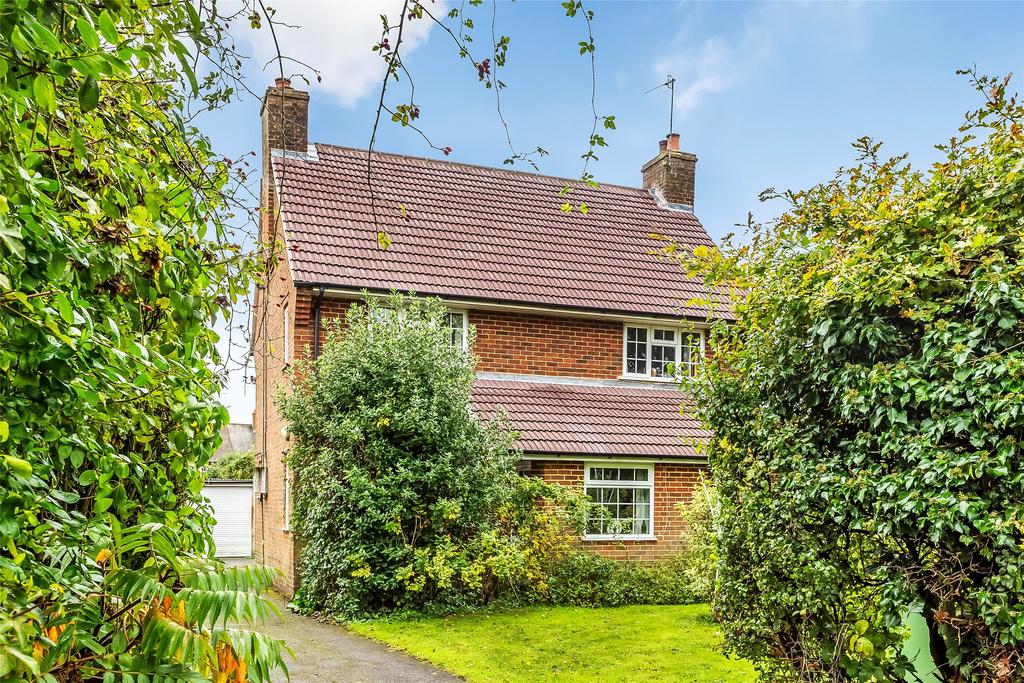 Clayhill Road, Leigh, Reigate, RH2 3 bed detached house for sale £850,000