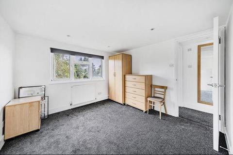 3 bedroom apartment to rent, Hutton Grove,  North Finchley,  N12