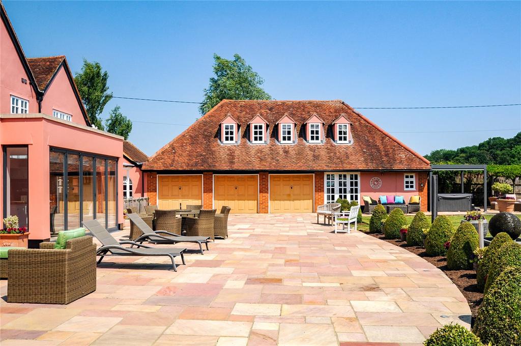 Terrace/Garages