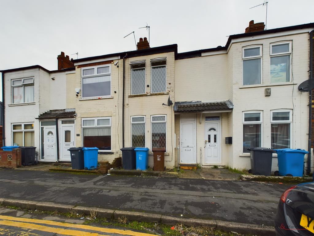 1 Bedroom Mid Terrace House   For Sale by Auction