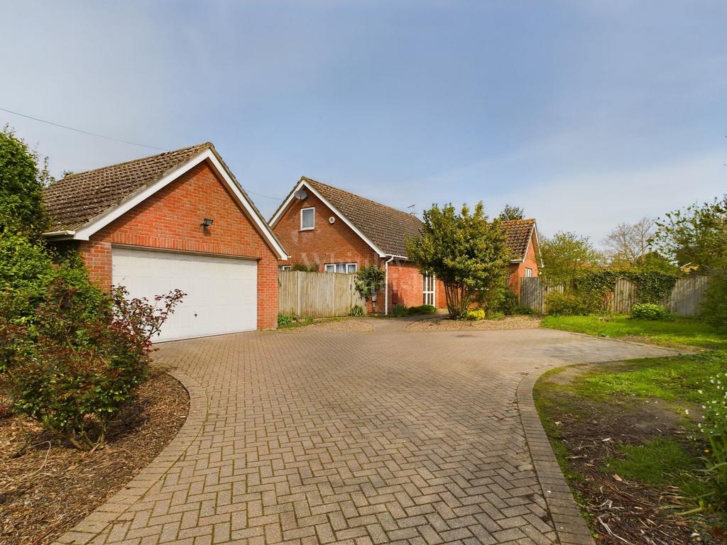 Recreation Walk, Harleston 3 bed detached bungalow for sale £399,000