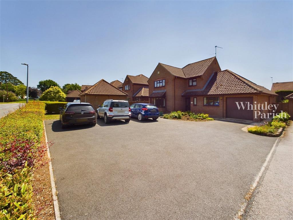 Roydon Road, Diss 4 bed detached house for sale £400,000