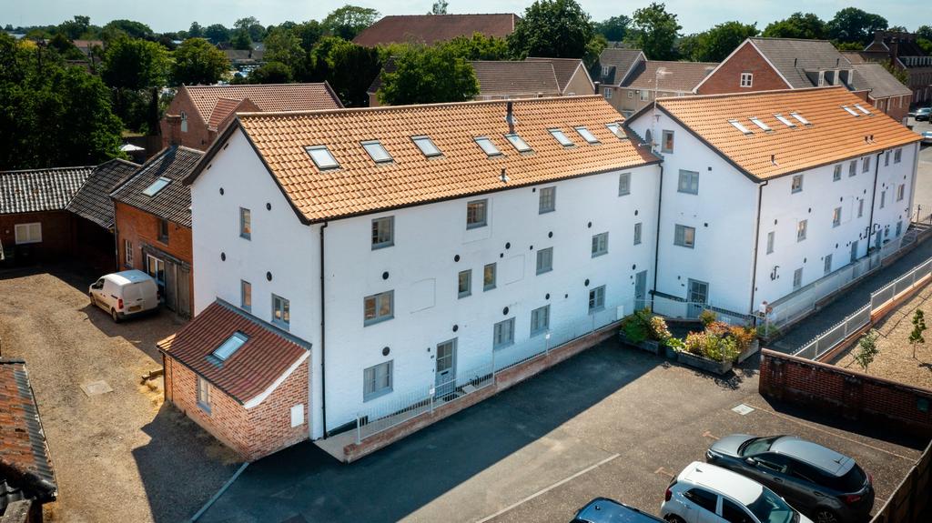 Tudor Rose Way, Harleston 5 bed end of terrace house for sale £450,000
