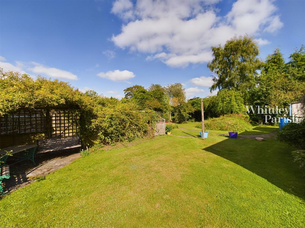 Long Green, Wortham, Diss 5 bed chalet for sale £400,000