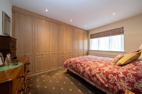 11 Newlyn Close, Bricket Wood, St Albans, AL2 3UP