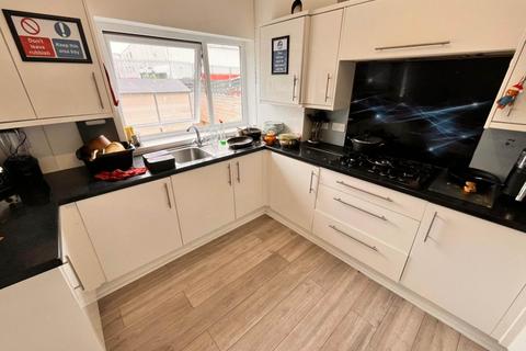 1 bedroom in a house share to rent, Tyndall Street, Cardiff