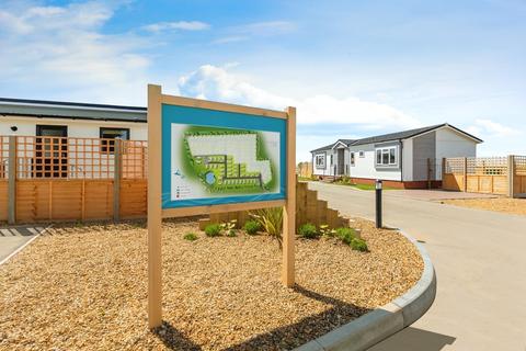 2 bedroom park home for sale, Clacton-on-Sea, Essex, CO16