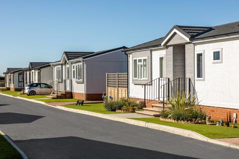 2 bedroom park home for sale, Clacton-on-Sea, Essex, CO16