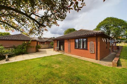 4 bedroom detached bungalow for sale, Redhill Close, Diss