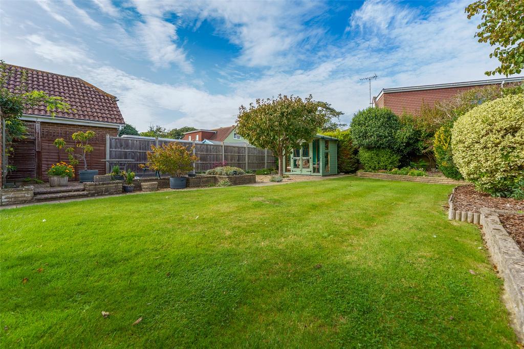 Beehive Lane, Ferring, Worthing, West Sussex, BN12 3 bed bungalow for sale £795,000