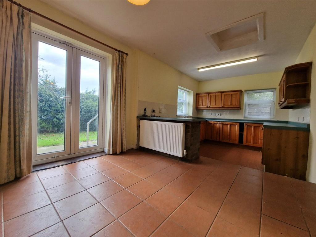 Essex Road, Pembroke Dock, Pembrokeshire, SA72 2 bed detached house for