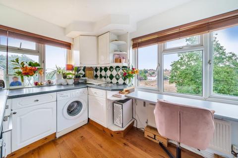 21 Martins Walk, London, N10 1JT