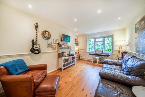 21 Martins Walk, London, N10 1JT