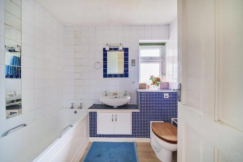 21 Martins Walk, London, N10 1JT