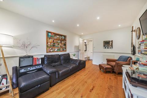 21 Martins Walk, London, N10 1JT