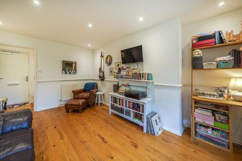 21 Martins Walk, London, N10 1JT