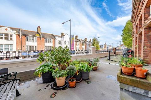 2 bedroom flat for sale, Southfields Road, Eastbourne BN21