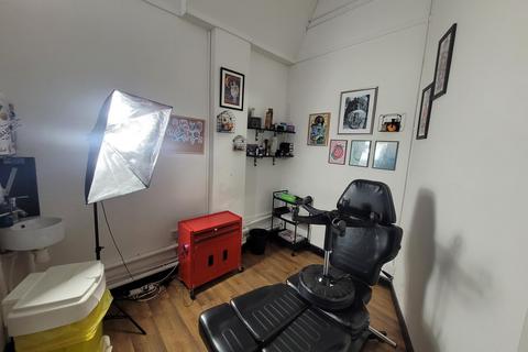 Shop to rent - Kent Road, Glasgow G3