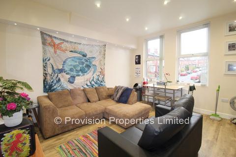 3 bedroom terraced house to rent - Brudenell Grove, Hyde Park LS6