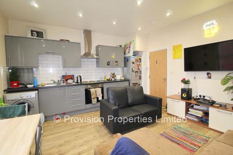 3 bedroom terraced house to rent - Brudenell Grove, Hyde Park LS6