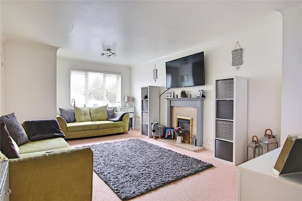 Close, Wick, Littlehampton, BN17 3 bed link detached house £