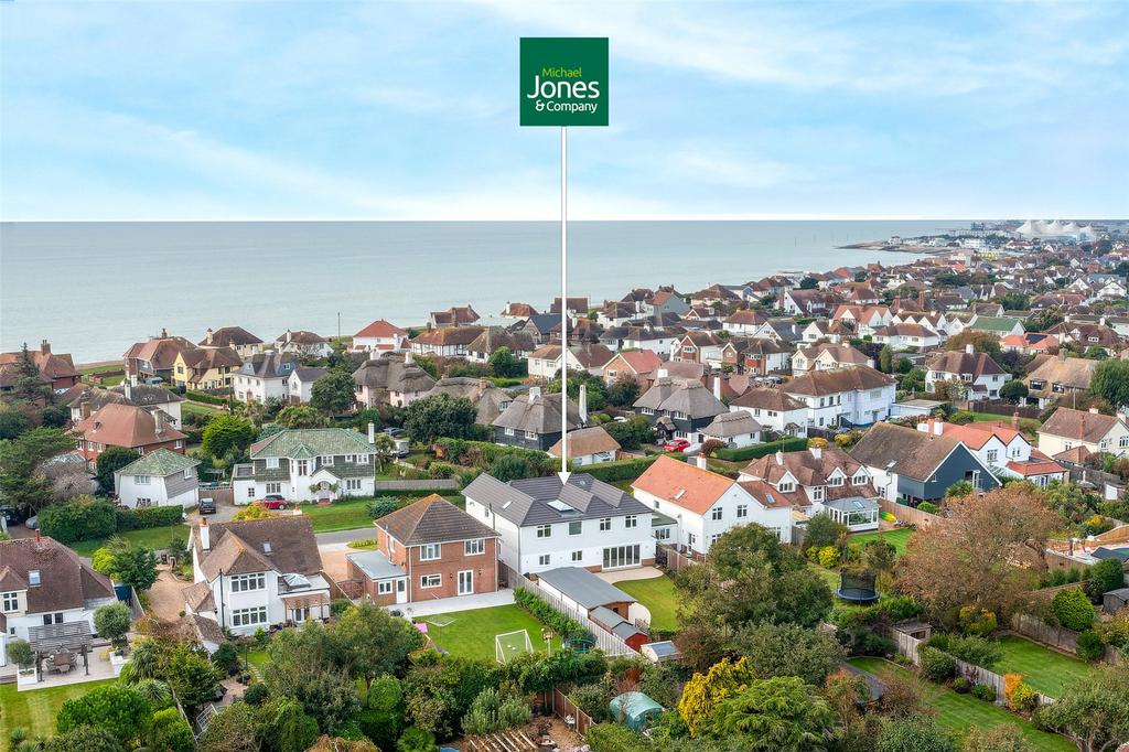 Limmer Lane, Bognor Regis, West Sussex, PO22 5 bed detached house for
