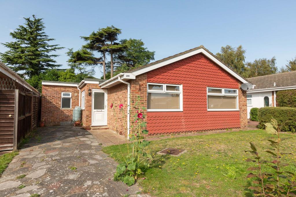 Bradstow Way, Broadstairs, CT10 3 bed detached bungalow for sale £400,000