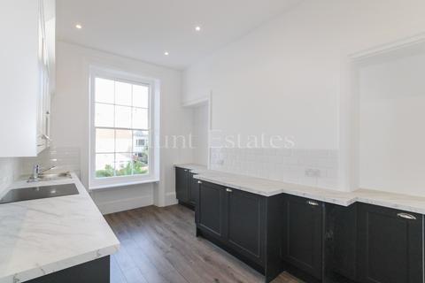 2 bedroom flat for sale, Rouge Bouillon, St. Helier, Jersey. JE2 3UZ