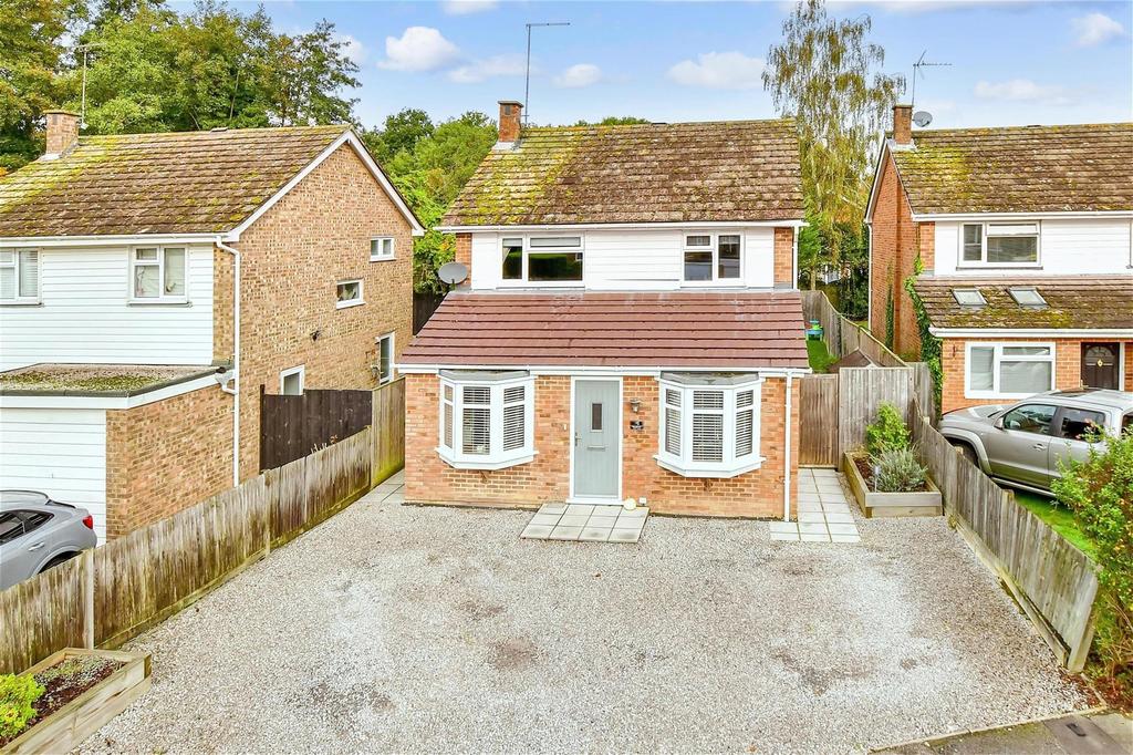 Leslie Crescent, St. Michaels, Tenterden, Kent 4 bed detached house for