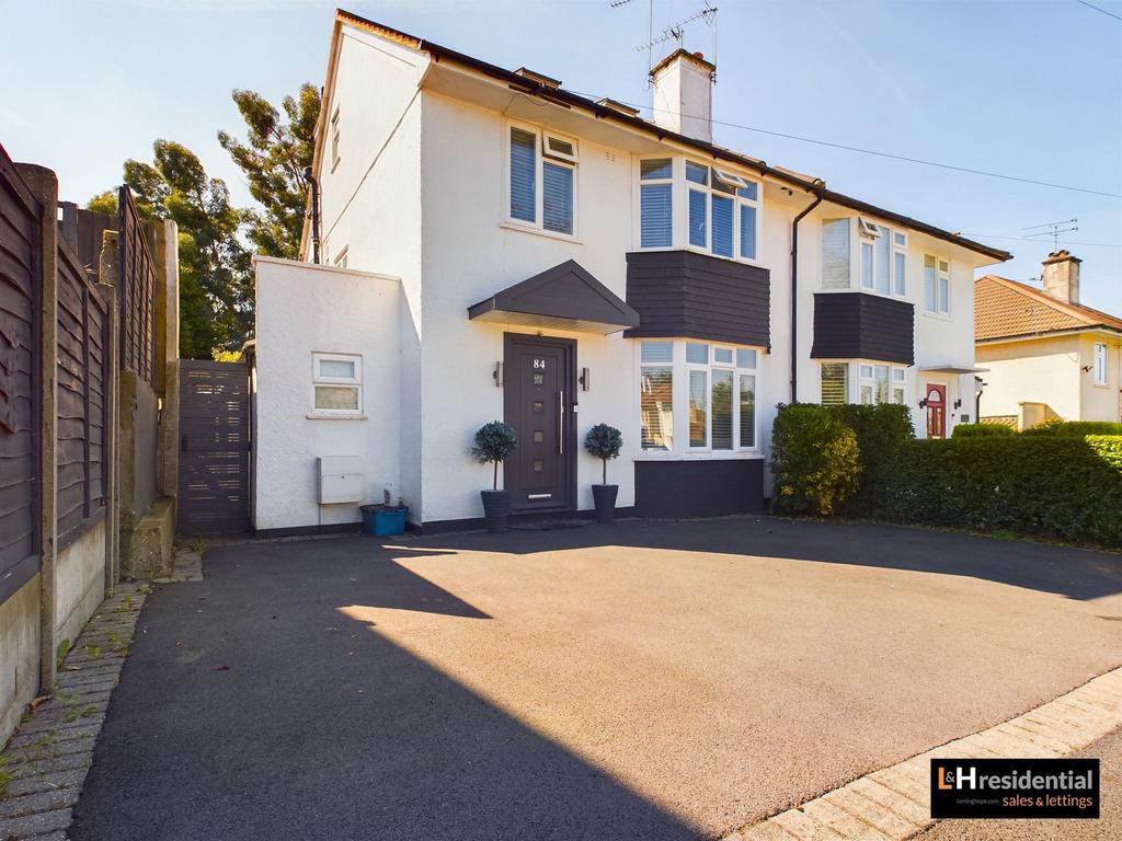 Elstree, Borehamwood WD6 4 bed semidetached house for sale £700,000