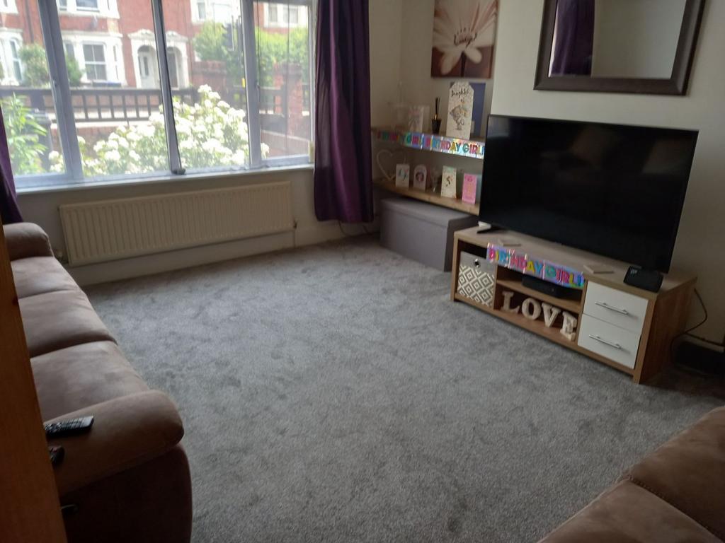 Kingsley Road, Kingsley, Northampton NN2 7BN 3 bed terraced house to rent £1,075 pcm (£248 pw)