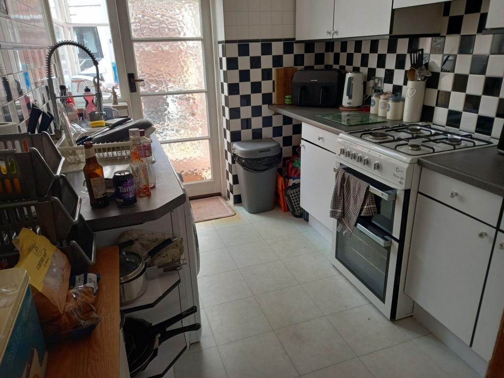 Kingsley Road, Kingsley, Northampton NN2 7BN 3 bed terraced house to