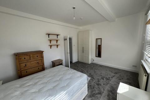 4 bedroom house to rent, Willesden Lane, London , NW6