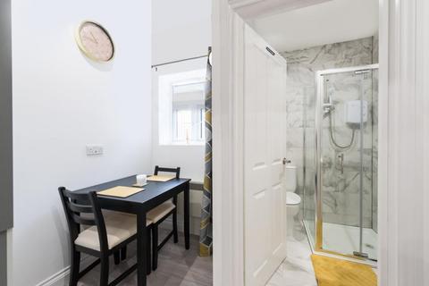24 Lansdowne Road, Hounslow, TW3 1LQ